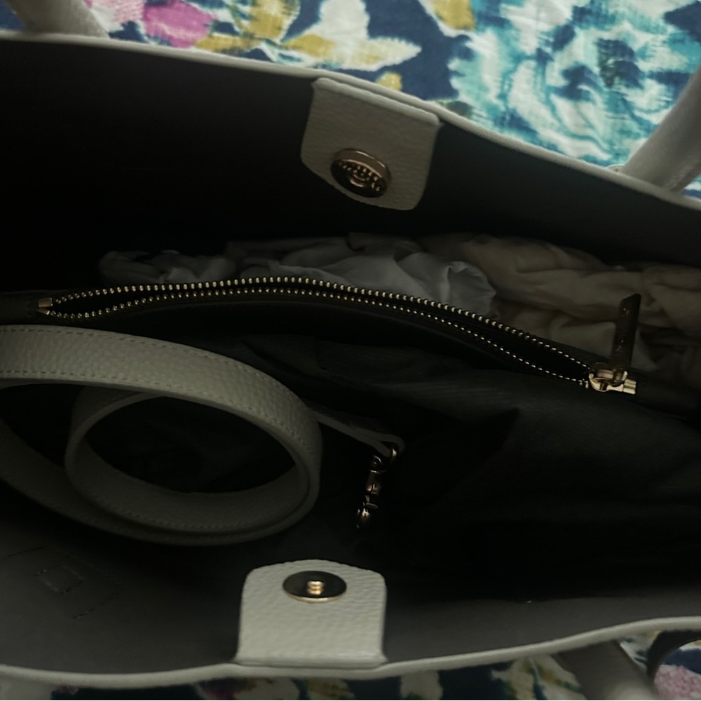 Angela Roi | Light Gray Cher Tote Bag - Picture 6 of 7